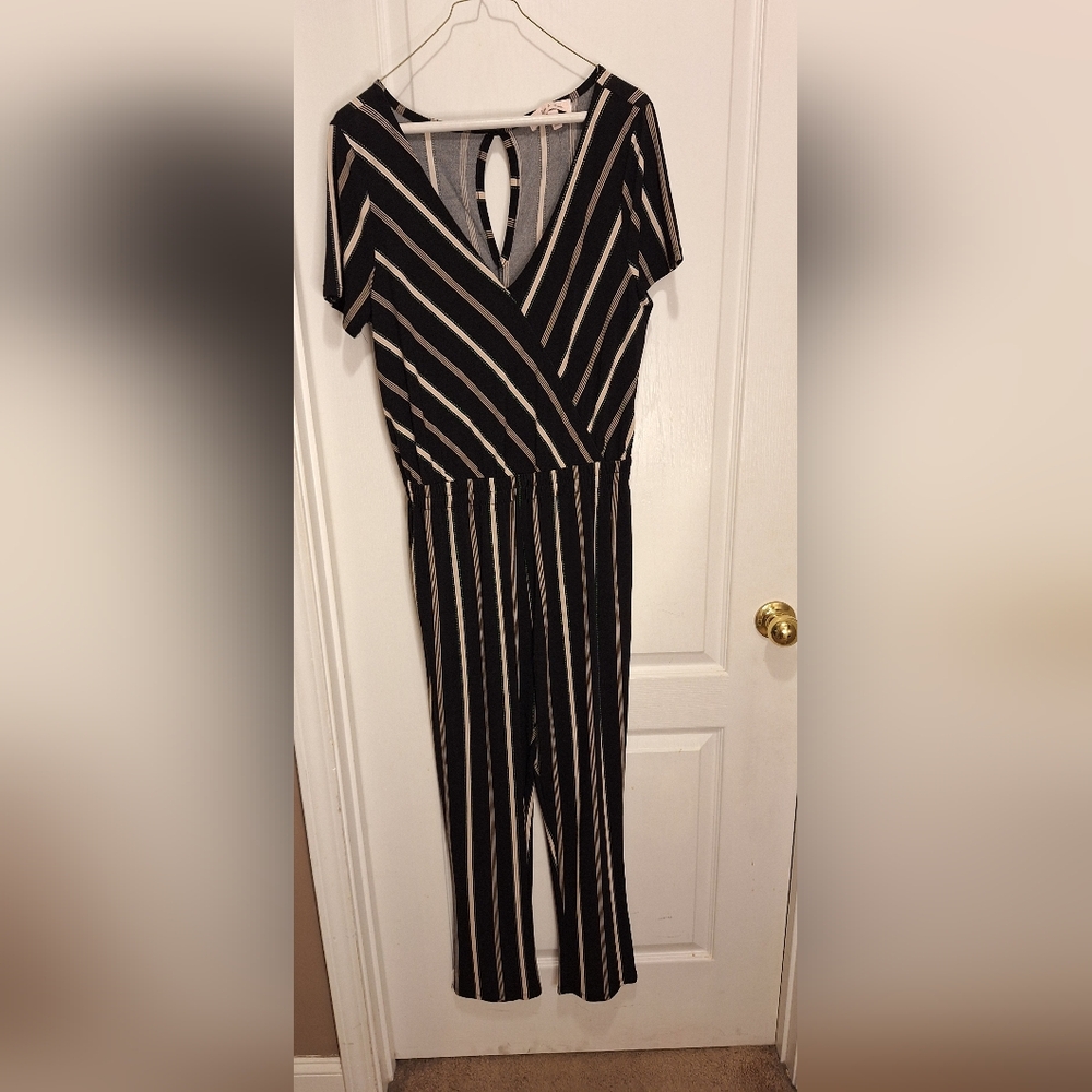 NWT/HARLOW & ROSE /Chic Striped Black and CreamJ7MPSUIT/ MEDIUM/